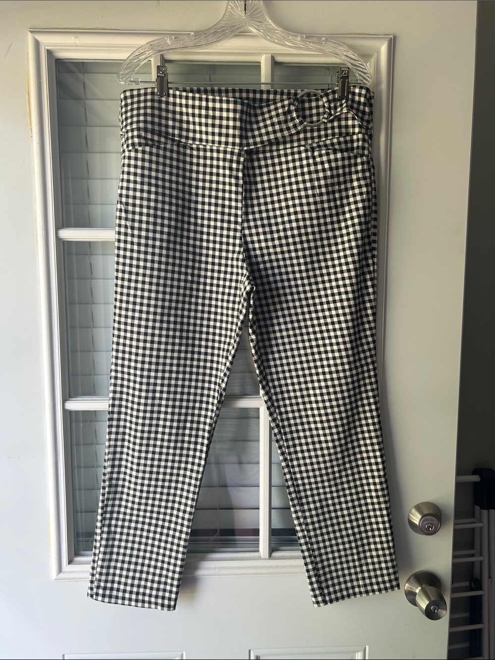 Maurices Black & White Gingham Women’s Capri Pants